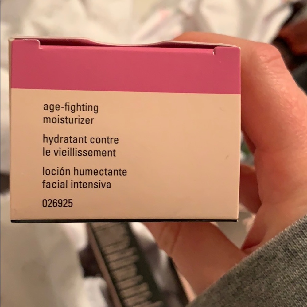 Age Fighting Moisturizer for normal to Dry Skin